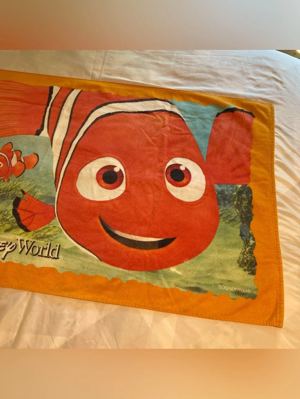 Walt Disney World Theme Parks Finding Nemo Beach Pool Towel Dory 31 x 58